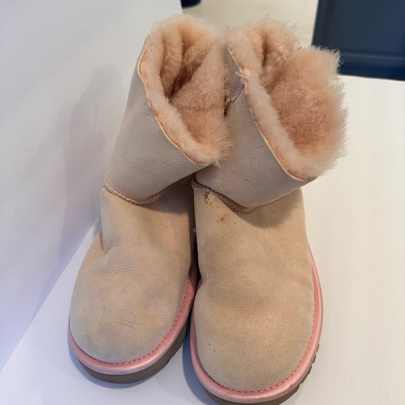 Kids Uggs Mini Bailey Bow boots size 7 kids - Picture 2 of 5